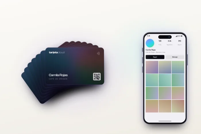 Un abanico de tarjetas NFC más grueso, junto a un celular con un perfil de Instagram abierto